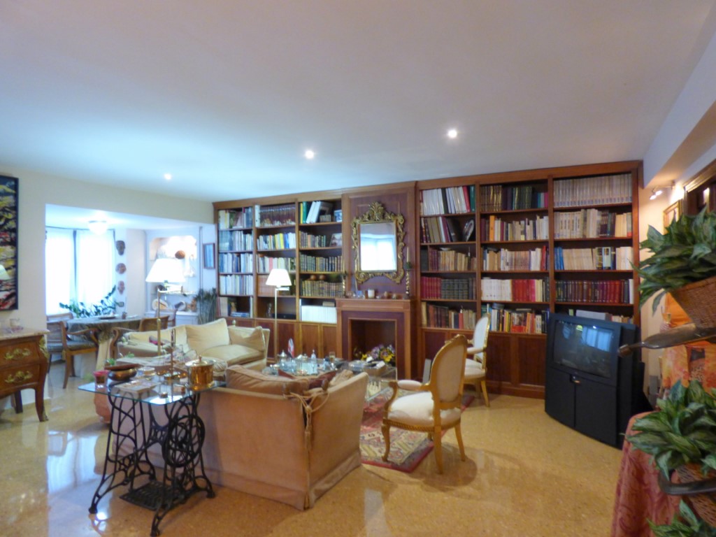 5 bedrooms Apartment in Valencia, Spain No. 9724