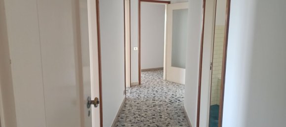 4 bedrooms Apartment in Udine, Italy No. 327407 6