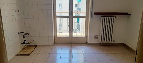 4 bedrooms Apartment in Udine, Italy No. 327407 9