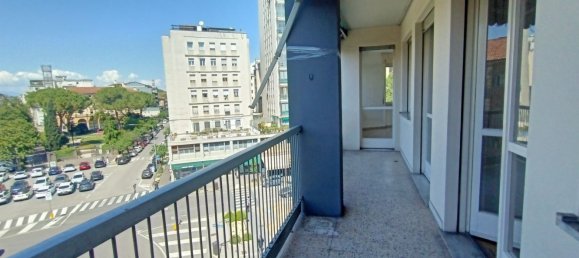 4 bedrooms Apartment in Udine, Italy No. 327407 4