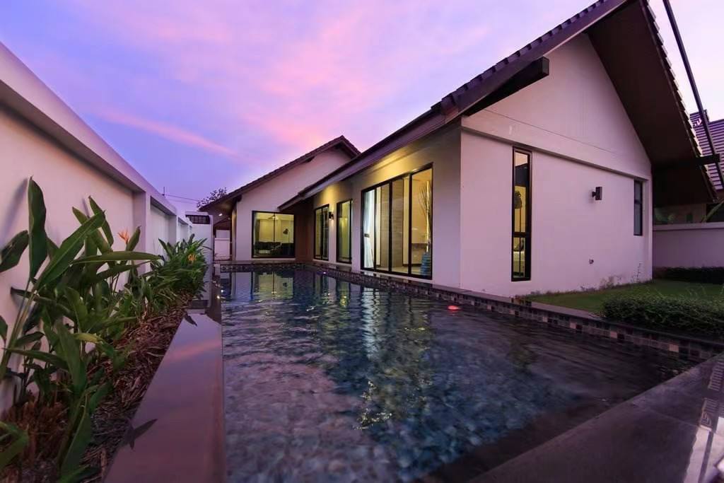 4 bedrooms Villa for sale in Pattaya, Chonburi, Eastern Thailand, Thailand № 33590