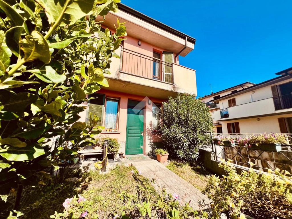 2 bedrooms Villa in Fornovo San Giovanni, Italy No. 359984