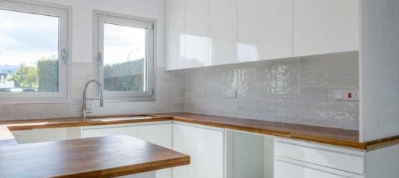 Дом с 3 спальнями в Нео Хорио, Кипр № 6263 3