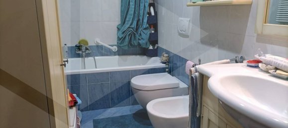 4 rooms Commercial property in Bari, Italy No. 21646 11