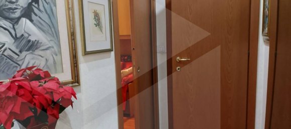 4 rooms Commercial property in Bari, Italy No. 21646 3