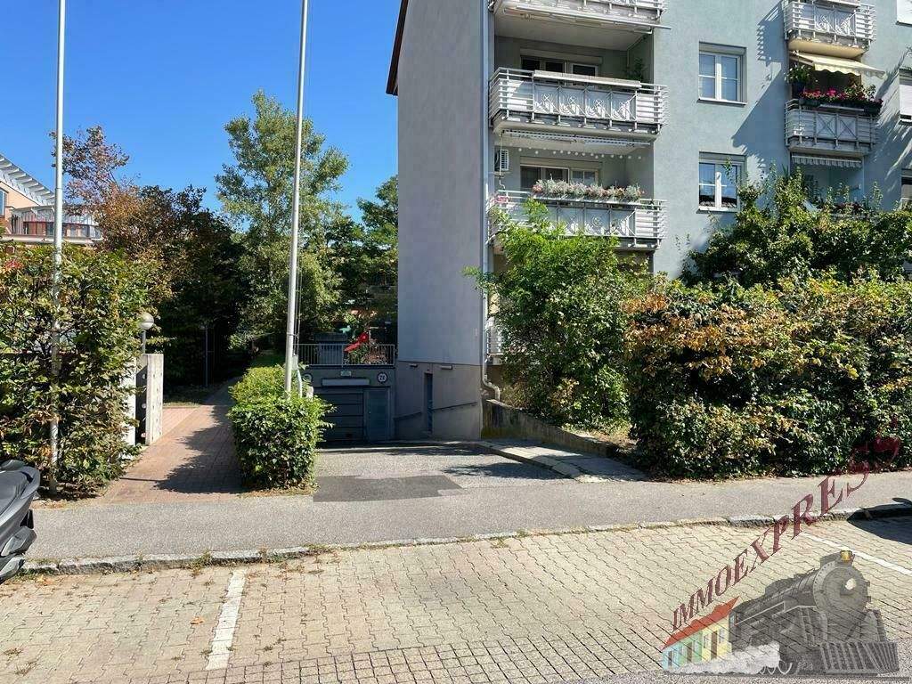  مرآب في Schwechat, Austria رقم 133904