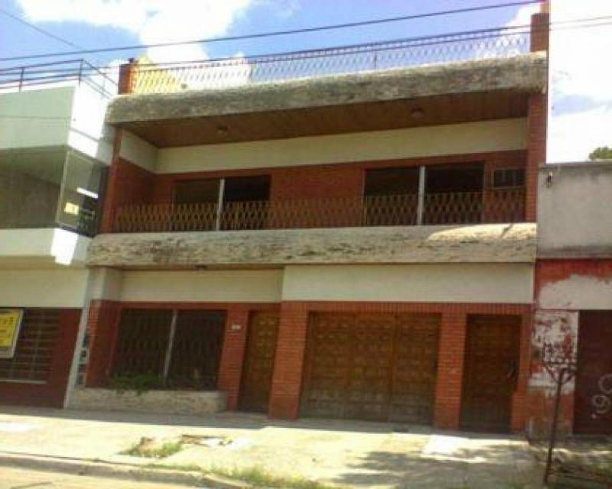 2 bedrooms House in Lanus, Argentina No. 59434