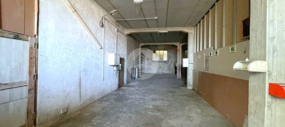 401m² Warehouse in Macerata, Italy No. 151357 5