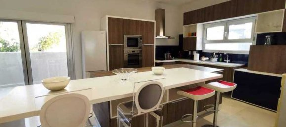 6 Schlafzimmer Haus in Agios Athanasios, Cyprus, Nr. 7094 2