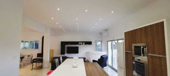 6 Schlafzimmer Haus in Agios Athanasios, Cyprus, Nr. 7094 11