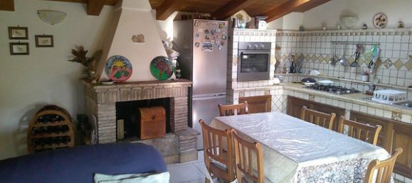 7 rooms House in Fondi, Italy No. 73383 3