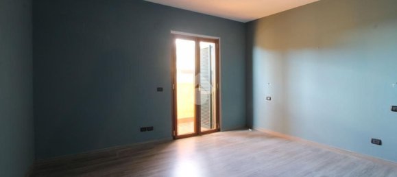 4-salle Appartement à Ortona, Italy No. 39756 52