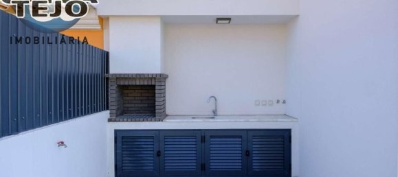 4 غرف نوم فيلا في Almada, Portugal رقم 13985 46