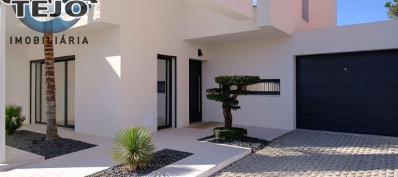 4 bedrooms Villa in Almada, Portugal No. 13985 11