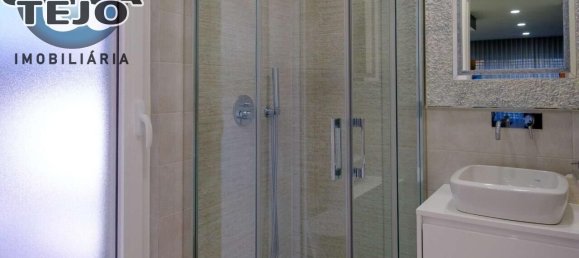 4 bedrooms Villa in Almada, Portugal No. 13985 19