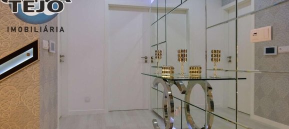 4 bedrooms Villa in Almada, Portugal No. 13985 21