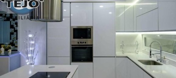 4 bedrooms Villa in Almada, Portugal No. 13985 2