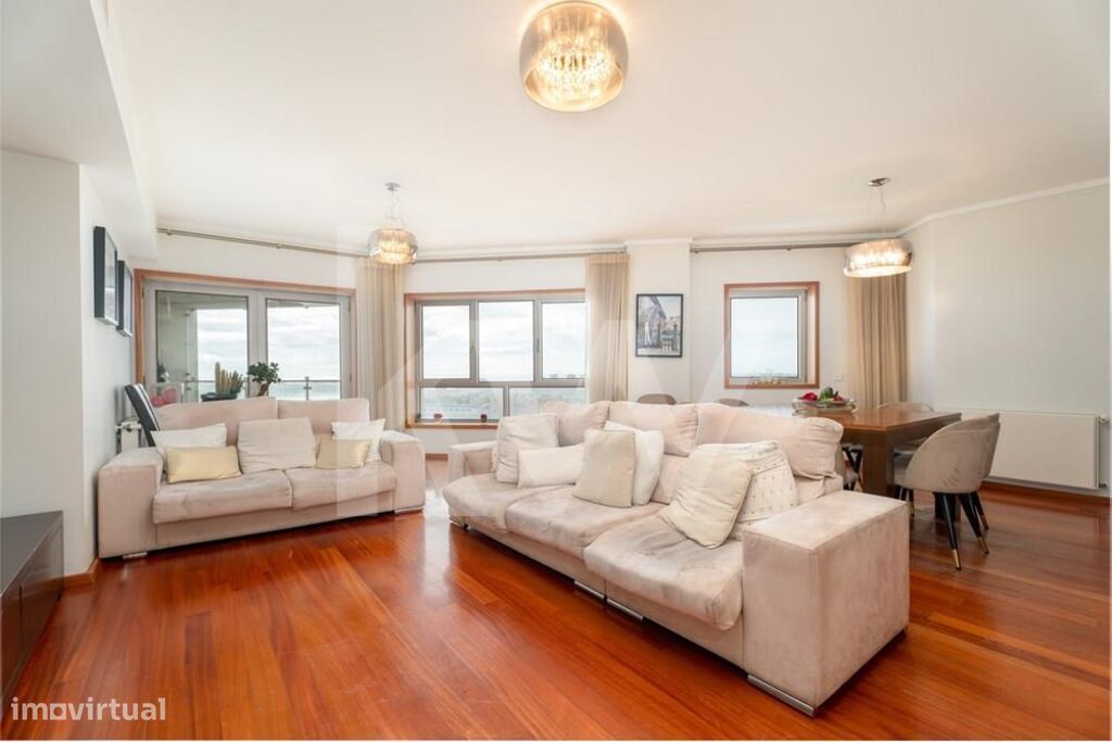 4 bedrooms Apartment in Porto, Portugal No. 40695