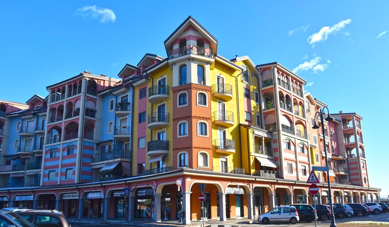 3 rooms Apartment in Turin, Italy No. 276269