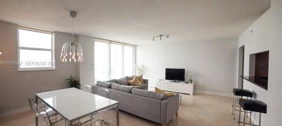 2 dormitorios propiedad comercial en alquiler en Miami, Miami-Dade, Florida, USA № 614960 2