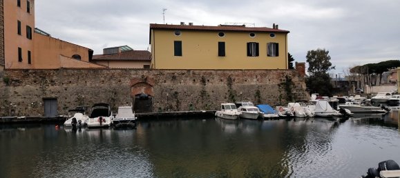 285m² Commercial property in Livorno, Italy No. 85586 2