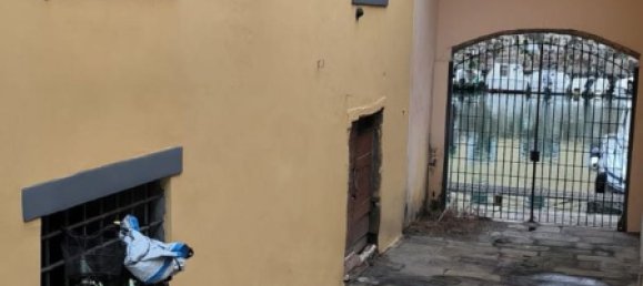 285m² Commercial property in Livorno, Italy No. 85586 4