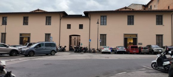 285m² Commercial property in Livorno, Italy No. 85586 3