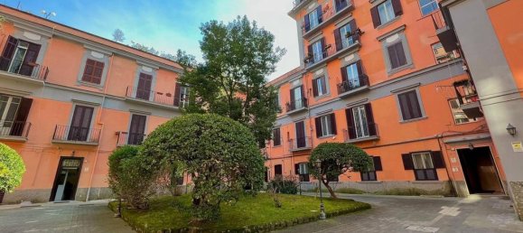 2 rooms Apartment in Naples, Italy No. 29581 3