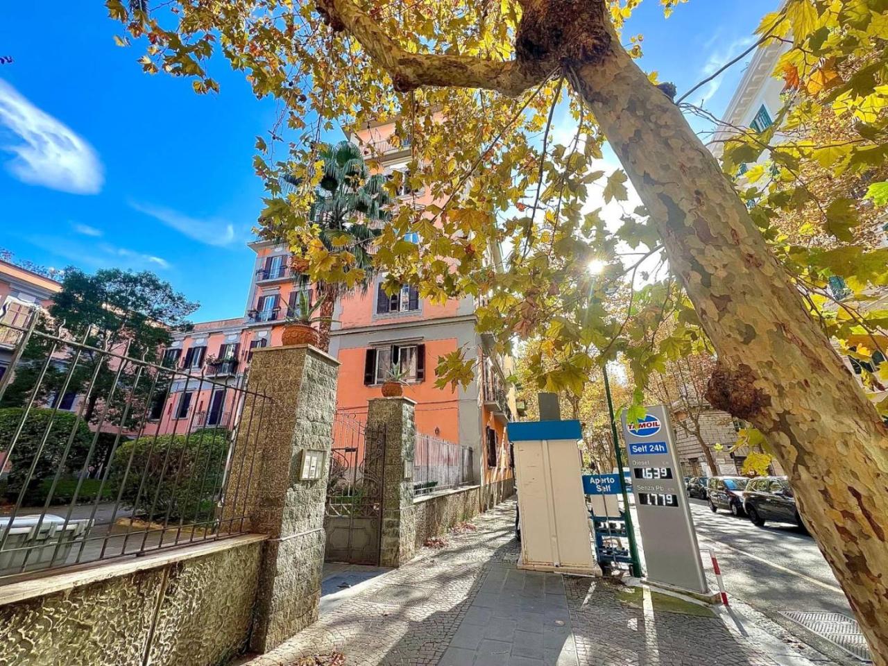 2 rooms Apartment in Naples, Italy No. 29581