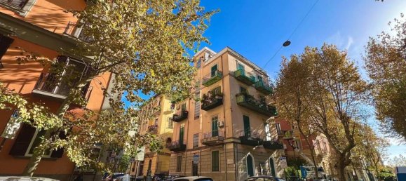 2 rooms Apartment in Naples, Italy No. 29581 2