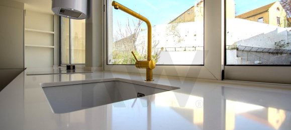 3 bedrooms Apartment in Lisbon, Portugal No. 99630 12