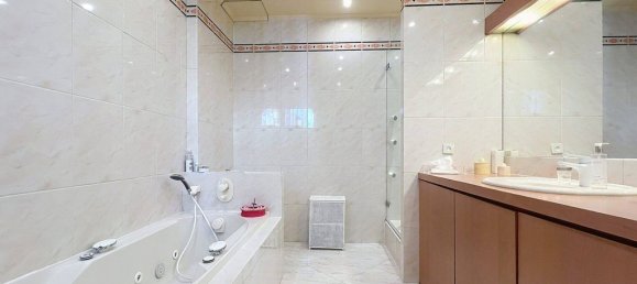 4 bedrooms House in Garches, France No. 121743 12