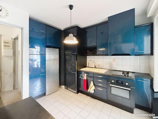 2 bedrooms Apartment in Lyon, France No. 289255