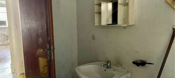 220m² Commercial property in Castrovillari, Italy No. 80050 13