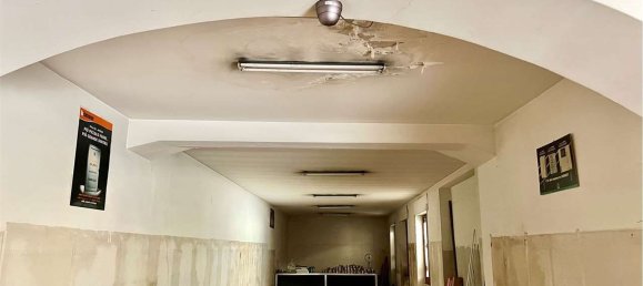 220m² Commercial property in Castrovillari, Italy No. 80050 10