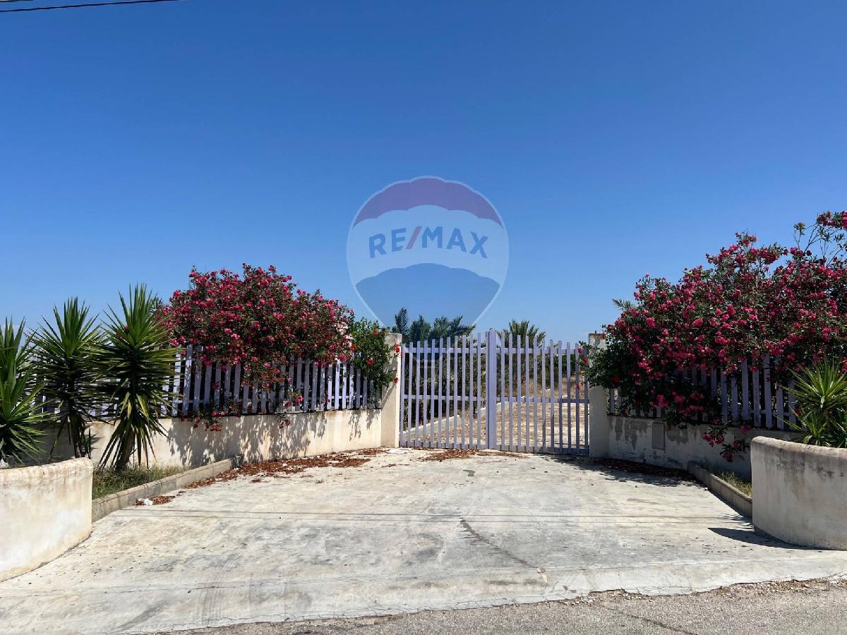 3053m² Land in Vittoria, Italy No. 319014