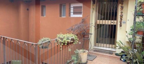 4-salle Appartement à Bologna, Italy No. 26285 3