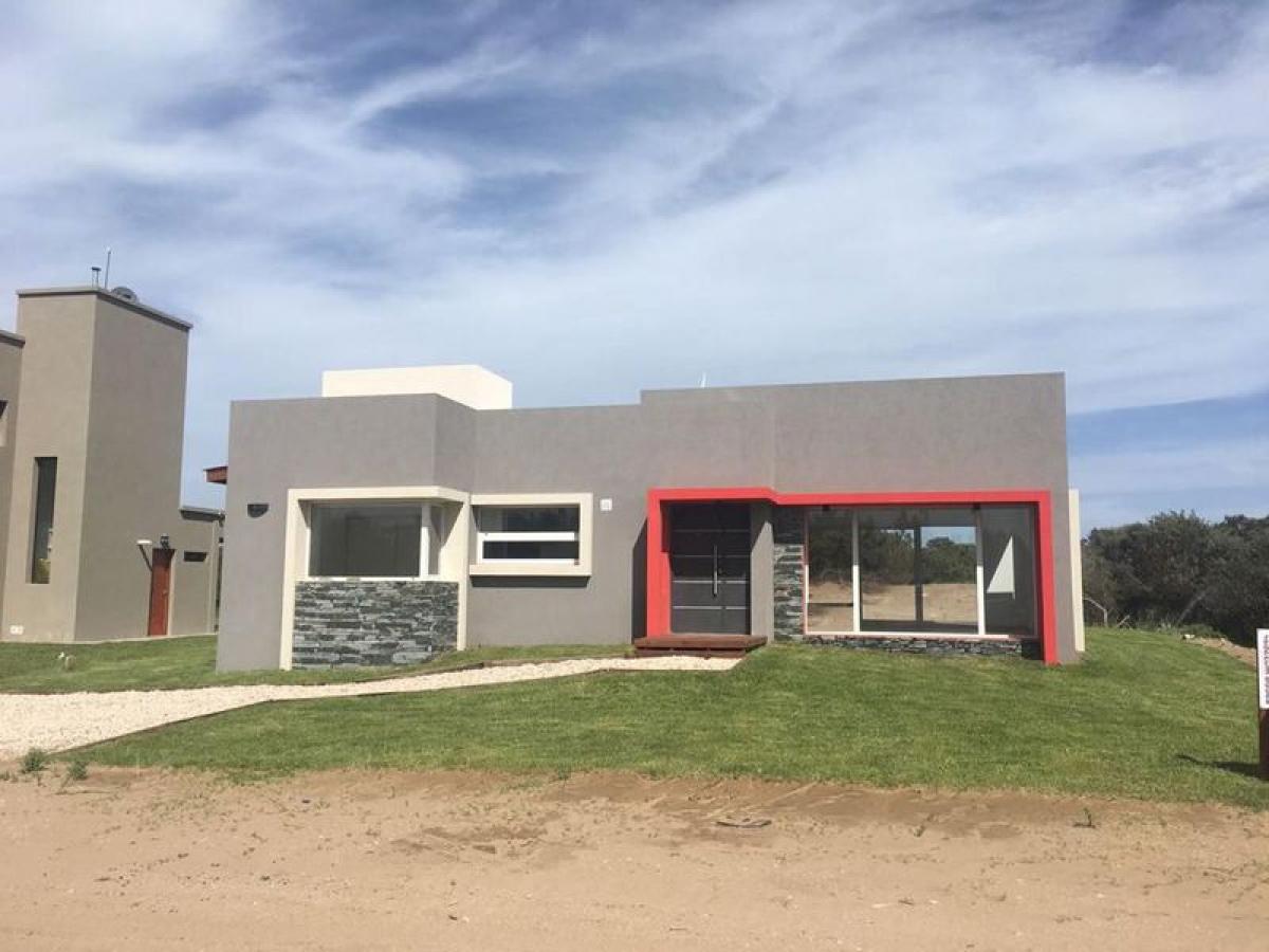 Casa de 3 dormitorios en Mar del Plata, Argentina No. 89577