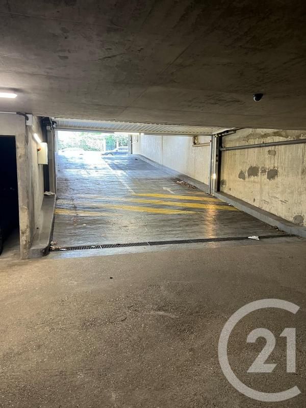 Parkplatz in Montrouge, France 12m², Nr. 126287