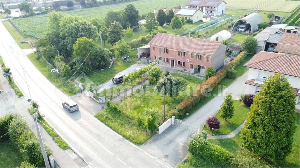 3 bedrooms House in Trevignano, Italy No. 110938