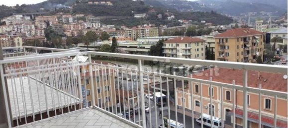 4 bedrooms Apartment in Imperia, Italy No. 305521 3