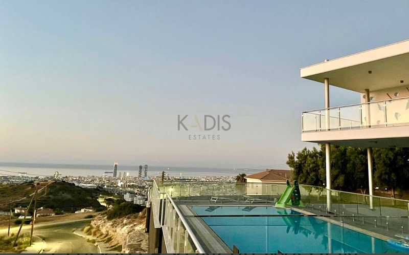 5 chambres Villa à Agios Athanasios, Cyprus No. 16143