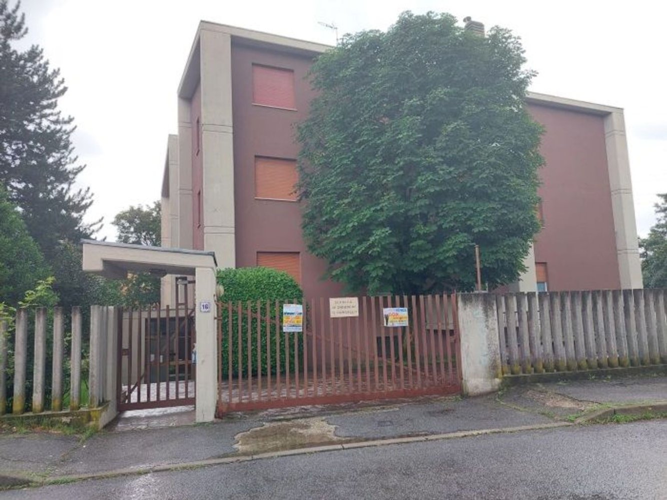 13m² Garage in Brugherio, Italy No. 166739