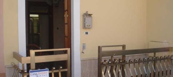 Дом с 3 комнатами в Racale, Италия № 235102 3