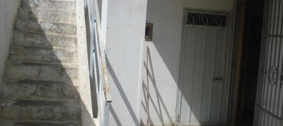 Дом с 3 комнатами в Racale, Италия № 235102 17