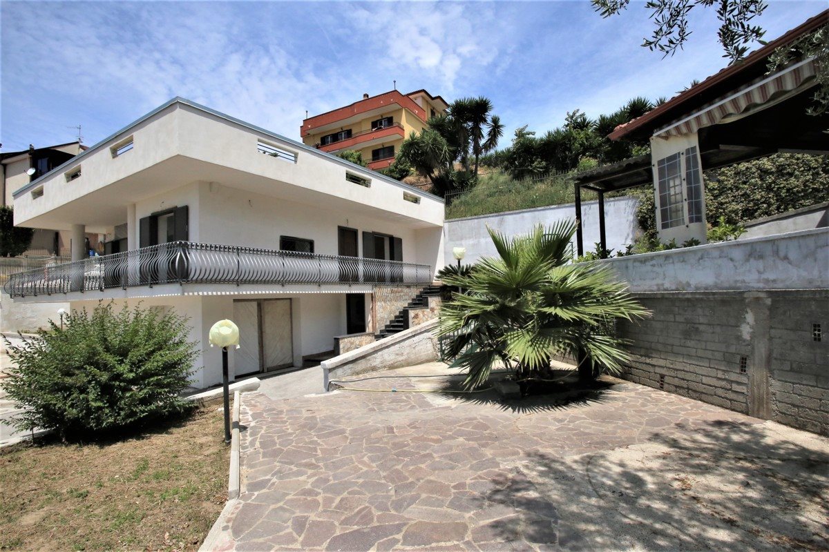 5 rooms Villa in Marano di Napoli, Italy No. 30356