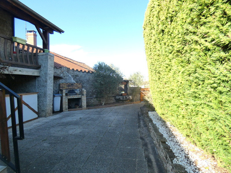 Casa de 3 dormitorios en Reyssouze, France No. 193948