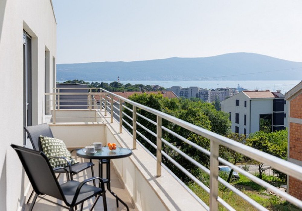 2 bedrooms Apartment in Tivat, Montenegro No. 1727