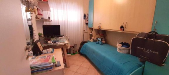 Apartamento de 4 habitaciónes en Taranto, Italy No. 37007 37