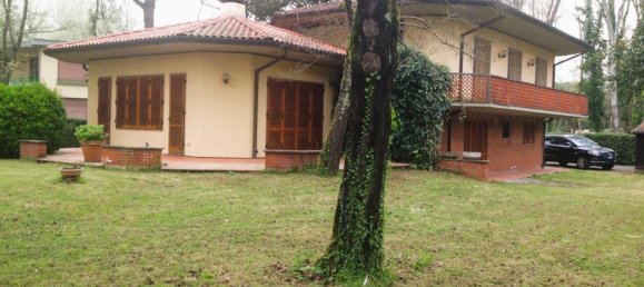 5 bedrooms Villa in Massa, Italy No. 128294 3